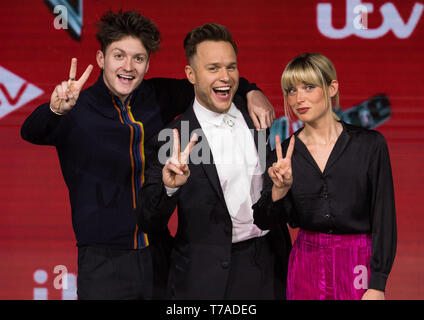 Trainer und Finalist teilnehmen Fotoshooting für die Voice 2019 finale Mit: Jimmy Balito, Olly Murs, Molly Hocking Wo: London, Vereinigtes Königreich, wenn: 04 Apr 2019 Credit: Phil Lewis/WENN.com Stockfoto