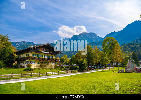 Chalet in Schönau am Königssee, Konigsee im Nationalpark Berchtesgaden, Bayern, Deutschland. Stockfoto