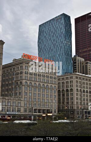 Das Congress Hotel entlang der Millennium Park, Chicago, Illinois Stockfoto