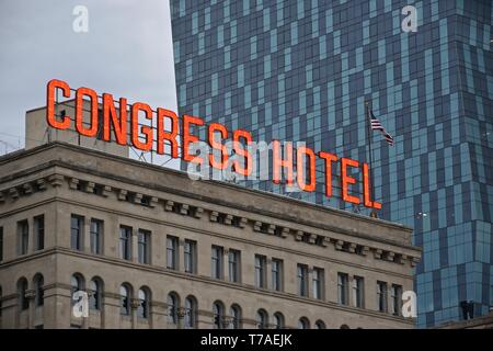 Das Congress Hotel entlang der Millennium Park, Chicago, Illinois Stockfoto