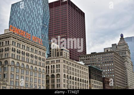 Das Congress Hotel entlang der Millennium Park, Chicago, Illinois Stockfoto