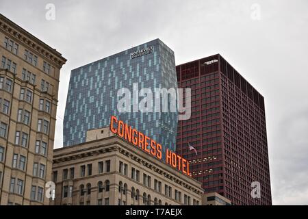 Das Congress Hotel entlang der Millennium Park, Chicago, Illinois Stockfoto