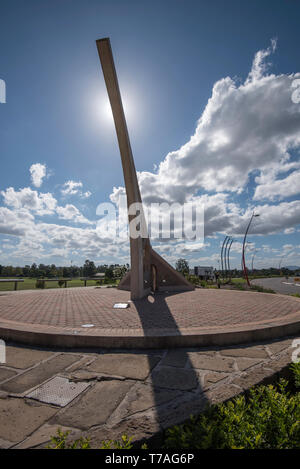 Die große Sonnenuhr im NSW Regionale Stadt Singleton, Australien. 2000 erbaute er wiegt 30 Tonnen und ist die größte in der südlichen Hemisphäre Stockfoto