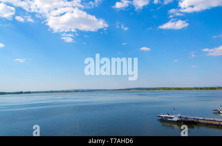 Ein Blick von der Ram-Festung auf der Donau. Die Grenze zwischen Rumänien und Serbien. Blick vom serbischen Teil - Bild Stockfoto