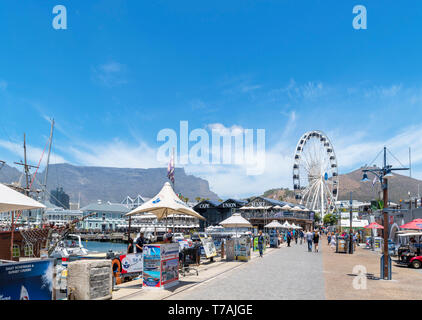 Die V&A Waterfront mit Blick auf Tafelberg und Kapstadt, Cape Town, Western Cape, Südafrika Stockfoto