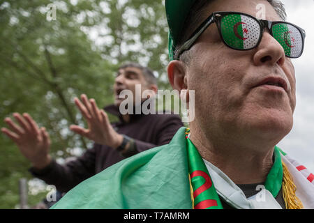 Regimewechsel in Algerien ist an der Speakers' Corner, der öffentliche Raum des Hyde Park in London, Großbritannien debattiert. Stockfoto