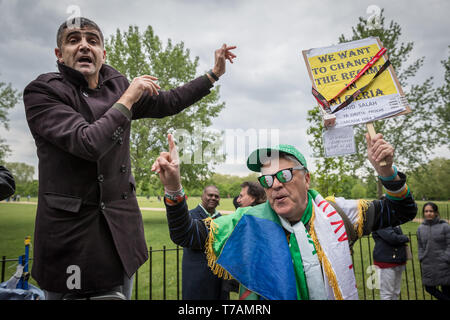 Regimewechsel in Algerien ist an der Speakers' Corner, der öffentliche Raum des Hyde Park in London, Großbritannien debattiert. Stockfoto