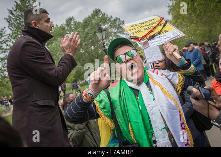 Regimewechsel in Algerien ist an der Speakers' Corner, der öffentliche Raum des Hyde Park in London, Großbritannien debattiert. Stockfoto