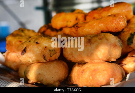 Medu Vada ist ein beliebter South Indian Snacks. Stockfoto