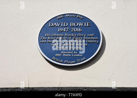 David Bowie Blue Plaque, 17 St Anne's Court, Soho, London. Großbritannien Stockfoto