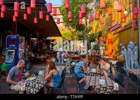 Restaurant Terrasse, Soi Rambuttri, Banglamphu, Bangkok, Thailand Stockfoto