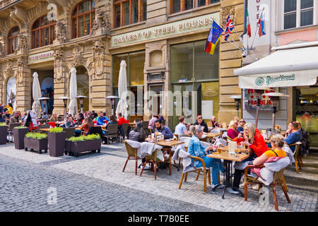 Restaurant Terrassen für Touristen, und Galerie von Stahl zahlen, 28 Rijna, Vaclavske Namesti, Prag, Masarykuniversität in Stockfoto