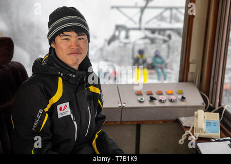 Skilift-Arbeiter, Hakuba, Japan Stockfoto