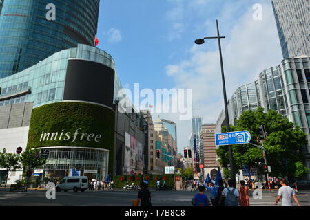 Einblicke in Nanjing East Road (Nanjing Dong Lu) in Shanghai. Stockfoto