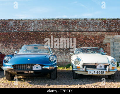 1969 Ferrari 365 GT & 1976 MG cabrio Sportwagen, Archerfield Immobilien, North Berwick Rotary Club Oldtimer Tour 2019, East Lothian, Schottland, Großbritannien Stockfoto