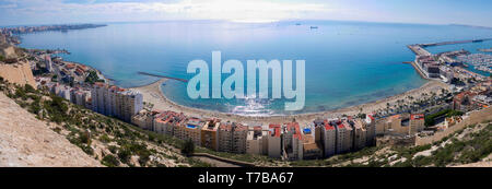 Playa del Postiguet Vista desde el Castillo de Santa Bárbara. Alicante. Comunidad Valenciana. España Stockfoto