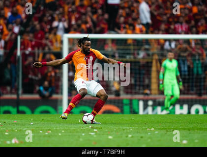 Istanbul, Türkei. 5 Mai, 2019. Christian Luyindama von Galatasaray während der türkischen Super Lig Übereinstimmung zwischen Galatasaray S.K. und Besiktas an der TÃ¼rk Telekom Arena in Istanbul, Türkei. Ulrik Pedersen/CSM/Alamy leben Nachrichten Stockfoto