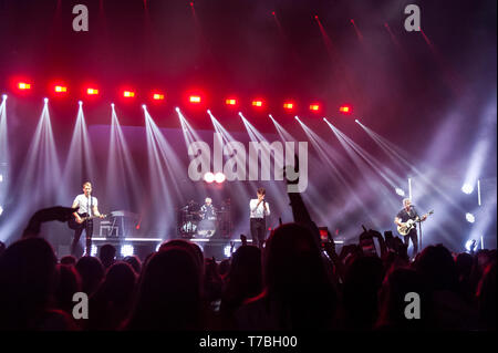 Liverpool, Großbritannien. 5. Mai 2019. British Pop Rock Band, die Vamps, an der Liverpool M&S Bank Arena während ihrer "Vier Ecken"-Tour durchführen. Credit: Paul Warburton/Alamy leben Nachrichten Stockfoto