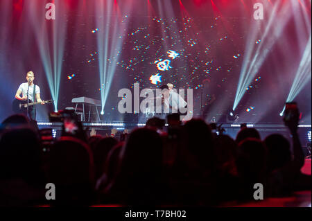 Liverpool, Großbritannien. 5. Mai 2019. British Pop Rock Band, die Vamps, an der Liverpool M&S Bank Arena während ihrer "Vier Ecken"-Tour durchführen. Credit: Paul Warburton/Alamy leben Nachrichten Stockfoto