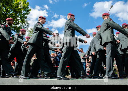 Wageningen, Gelderland, Niederlande. 5 Mai, 2019. Kadetten sind zu sehen, während der Tag der Befreiung die Befreiung Parade oder die Bevrijdingsdefilé in Niederländisch, jedes Jahr gefeiert wird und vereint Veteranen und militärischen Nachfolger Hommage an all jene, die ihr Leben während des Zweiten Weltkriegs gab zu bezahlen. Auch in diesem Jahr vom 27. britischen Veteranen herzlich begrüßt wurden, kamen Sie in authentischen Taxis aus London. Credit: Ana Fernandez/SOPA Images/ZUMA Draht/Alamy leben Nachrichten Stockfoto