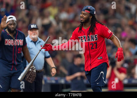 Mai 04, 2019 Houston Texans zurück laufen D'"Monta Vorarbeiter (27) Während der JJ Watt Nächstenliebe-Klassiker, ein Softball Spiel, dass Mittel für nach der Schule den athletischen Programmen Verbesserung der Chancen für Mitte - Schulen im Alter von Kindern in der Gemeinschaft in der Leichtathletik zu engagieren, so dass Sie die Charaktereigenschaften der Rechenschaftspflicht, Teamarbeit, Führung lernen kann, Arbeitsmoral und Ausdauer, während in einem sicheren und überwachten Umfeld mit Gleichaltrigen Maria Lysaker/CSM bietet Stockfoto