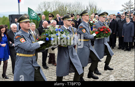 Brezova pod Bradlom, Tschechische Republik. 04 Mai, 2019. Die Festveranstaltung zum 100-jährigen Jubiläum der tragische Tod der Slowakischen Kennzeichnung - geboren Gründung - Vater der Tschechoslowakei Milan Rastislav Stefanik (1880-1919) fand am Denkmal M.R. Stefanik am Bradlo Hill, in der Slowakei, wo seine sterblichen Überreste begraben sind. Credit: Dalibor Gluck/CTK Photo/Alamy leben Nachrichten Stockfoto