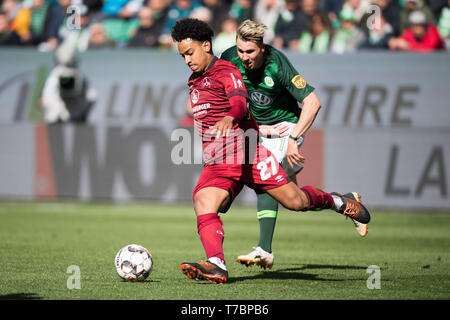 Wolfsburg, Deutschland. 04 Mai, 2019. Matheus PEREIRA (Vo., N) gegen Felix Klaus (WOB), Aktion, Duellen, Fußball 1. 1. Fussballbundesliga, 32. Spieltag VfL Wolfsburg (WOB) - 1.FC Nürnberg 2:0 am 04.05.2019 in Wolfsburg/Deutschland, € | Nutzung der weltweiten Kredit: dpa/Alamy leben Nachrichten Stockfoto