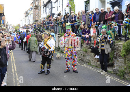 Hastings, Großbritannien. 6. Mai, 2019. Nachtschwärmer genießen Sie Ihren Feiertag Montag feiern bei der jährlichen Jack im Grünen Festival in Hastings, East Sussex, UK. Credit: Ed Brown/Alamy leben Nachrichten Stockfoto