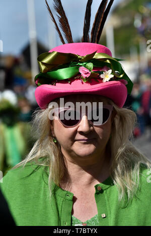 Hastings, East Sussex, UK. 6. Mai, 2019. Die traditionelle Jack im Green festval, Hastings 2019. Am 1. Mai Feiertag der Festival feierte den kommenden Sommer mit Morris Dancers und der Jack im Grünen Prozession. Quelle: Matthew Chattle/Alamy leben Nachrichten Stockfoto