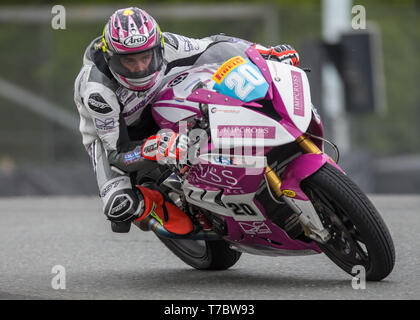 Oulton Park, Little Budworth, UK. 6. Mai, 2019. Bennetts British Superbike Championship, Runde 2, Tag 3; Daniel Cooper Impcross Engineering Racing in der Pirelli nationalen Superstock 1000 Rennen Credit: Aktion plus Sport/Alamy leben Nachrichten Stockfoto