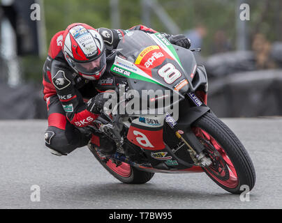 Oulton Park, Little Budworth, UK. 6. Mai, 2019. Bennetts British Superbike Championship, Runde 2, Tag 3; Lewis Rollo im Wettbewerb in der Pirelli nationalen Superstock 1000 Rennen Credit: Aktion plus Sport/Alamy leben Nachrichten Stockfoto