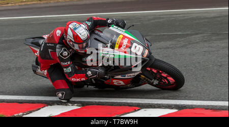 Oulton Park, Little Budworth, UK. 6. Mai, 2019. Bennetts British Superbike Championship, Runde 2, Tag 3; Lewis Rollo im Wettbewerb in der Pirelli nationalen Superstock 1000 Rennen Credit: Aktion plus Sport/Alamy leben Nachrichten Stockfoto