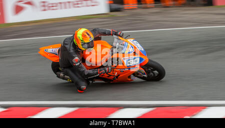 Oulton Park, Little Budworth, UK. 6. Mai, 2019. Bennetts British Superbike Championship, Runde 2, Tag 3; Rob McNealy McNealy Braun in den Pirelli nationalen Superstock 1000 Rennen Credit: Aktion plus Sport/Alamy leben Nachrichten Stockfoto