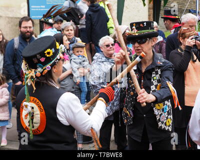 Rochester, Kent, Großbritannien. 6. Mai, 2019. Rochester Sweeps Festival 2019: Eine Auswahl von Fotos vom letzten Tag des 2019 Jährliche sweeps Festival in Rochester, Kent auf Feiertag Montag, die feiert der traditionellen Urlaub der Schornsteinfeger. Credit: James Bell/Alamy leben Nachrichten Stockfoto