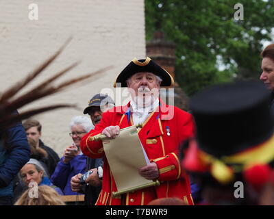 Rochester, Kent, Großbritannien. 6. Mai, 2019. Rochester Sweeps Festival 2019: Eine Auswahl von Fotos vom letzten Tag des 2019 Jährliche sweeps Festival in Rochester, Kent auf Feiertag Montag, die feiert der traditionellen Urlaub der Schornsteinfeger. Credit: James Bell/Alamy leben Nachrichten Stockfoto