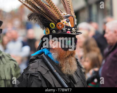 Rochester, Kent, Großbritannien. 6. Mai, 2019. Rochester Sweeps Festival 2019: Eine Auswahl von Fotos vom letzten Tag des 2019 Jährliche sweeps Festival in Rochester, Kent auf Feiertag Montag, die feiert der traditionellen Urlaub der Schornsteinfeger. Credit: James Bell/Alamy leben Nachrichten Stockfoto