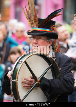 Rochester, Kent, Großbritannien. 6. Mai, 2019. Rochester Sweeps Festival 2019: Eine Auswahl von Fotos vom letzten Tag des 2019 Jährliche sweeps Festival in Rochester, Kent auf Feiertag Montag, die feiert der traditionellen Urlaub der Schornsteinfeger. Credit: James Bell/Alamy leben Nachrichten Stockfoto
