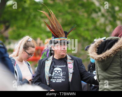 Rochester, Kent, Großbritannien. 6. Mai, 2019. Rochester Sweeps Festival 2019: Eine Auswahl von Fotos vom letzten Tag des 2019 Jährliche sweeps Festival in Rochester, Kent auf Feiertag Montag, die feiert der traditionellen Urlaub der Schornsteinfeger. Credit: James Bell/Alamy leben Nachrichten Stockfoto