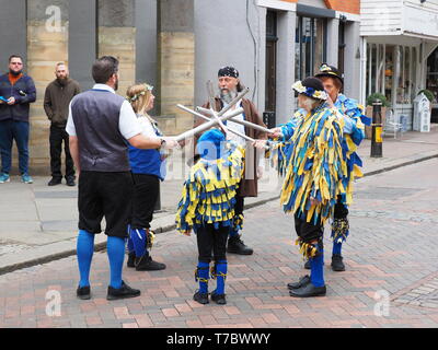 Rochester, Kent, Großbritannien. 6. Mai, 2019. Rochester Sweeps Festival 2019: Eine Auswahl von Fotos vom letzten Tag des 2019 Jährliche sweeps Festival in Rochester, Kent auf Feiertag Montag, die feiert der traditionellen Urlaub der Schornsteinfeger. Credit: James Bell/Alamy leben Nachrichten Stockfoto