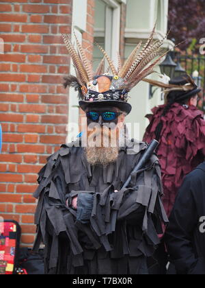 Rochester, Kent, Großbritannien. 6. Mai, 2019. Rochester Sweeps Festival 2019: Eine Auswahl von Fotos vom letzten Tag des 2019 Jährliche sweeps Festival in Rochester, Kent auf Feiertag Montag, die feiert der traditionellen Urlaub der Schornsteinfeger. Credit: James Bell/Alamy leben Nachrichten Stockfoto