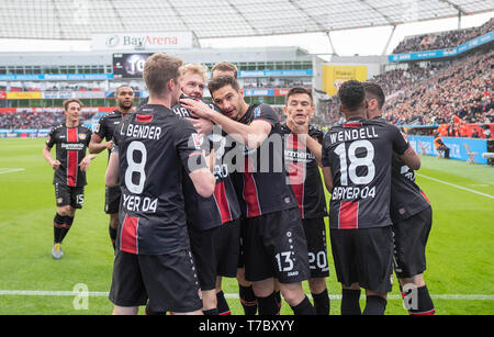 Jubel LEV für Torhüter Kai HAVERTZ (LEV) nach Ziel 1:0, nach rechts Julian BAUMGARTLINGER (LEV), Jonathan TAH (LEV), Lars BENDER (LEV), Kai HAVERTZ (LEV), Julian BRANDT (LEV), Lucas ALARIO (LEV), Charles ARANGUIZ (LEV), WENDELL (LEV), Kevin VOLLAND (LEV), Fußball 1. Fussballbundesliga, 32. Spieltag, Bayer 04 Leverkusen (LEV) - Eintracht Frankfurt (F), 05.05.2019, Leverkusen/Deutschland verlassen. ##DFL-Bestimmungen verbieten die Verwendung von Fotografien als Bildsequenzen und/oder quasi-Video## € | Nutzung weltweit Stockfoto