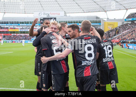 Jubel LEV um torhüter Kai HAVERTZ (LEV) nach dem Ziel 1: 0, von links nach rechts Kai HAVERTZ (LEV), Jonathan TAH (LEV), Julian BRANDT (LEV), Lucas ALARIO (LEV), Lars BENDER (LEV) Fußball 1. Fussballbundesliga, 32. Spieltag, Bayer 04 Leverkusen (LEV) - Eintracht Frankfurt (F), am 04/05/2019 in Leverkusen/Deutschland. ##DFL-Bestimmungen verbieten die Verwendung von Fotografien als Bildsequenzen und/oder quasi-Video## € | Nutzung weltweit Stockfoto