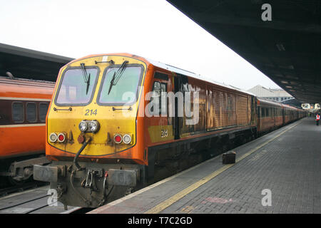 Dublin Heuston, Irland, April 2008, ein Iarnrod Eireann Zug Stockfoto