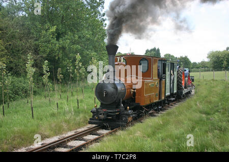 Statfold, Tamworth, Staffordshire, Großbritannien, Juni 2010, mit Blick auf die Scheune Statfold historische Eisenbahn Stockfoto