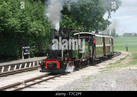 Statfold, Tamworth, Staffordshire, Großbritannien, Juni 2010, mit Blick auf die Scheune Statfold historische Eisenbahn Stockfoto