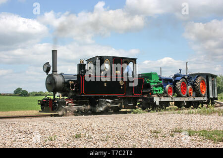 Statfold, Tamworth, Staffordshire, Großbritannien, Juni 2010, mit Blick auf die Scheune Statfold historische Eisenbahn Stockfoto