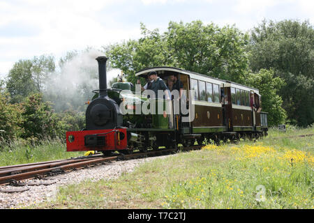 Statfold, Tamworth, Staffordshire, Großbritannien, Juni 2010, mit Blick auf die Scheune Statfold historische Eisenbahn Stockfoto