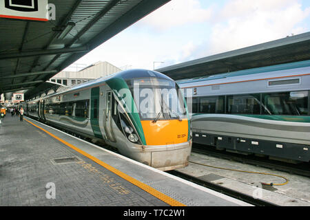 Dublin Heuston, Irland, April 2009, ein Iarnrod Eireann Zug Stockfoto