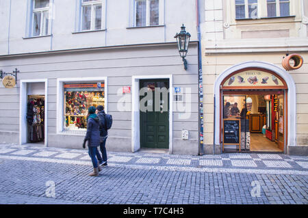 Gedenktafel an den Maler Richard Tymes (1958-2014) im Haus 28, Celetna Straße, Prag, Tschechische Republik. (CTK Photo/Libor Sojka) Stockfoto