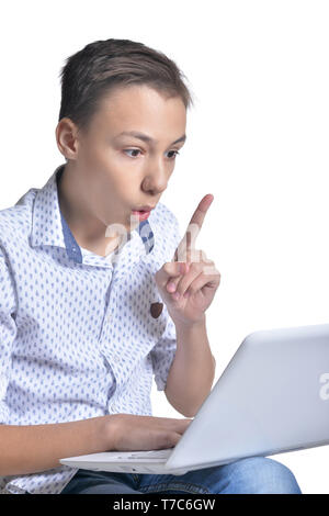 Studio Portrait von Teenager mit Laptop Stockfoto